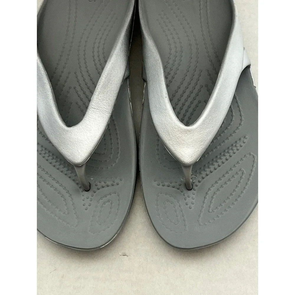 Crocs Kadee II‎ Flip Flops Womens 10 Silver Metallic Gray Sandals 202492-040